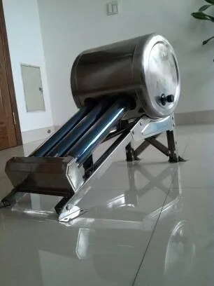 Sistema di riscaldamento dell'acqua solare domestico Prototipo di tubo sottovuoto senza pressione con connessione a spina diretta - immagine 6