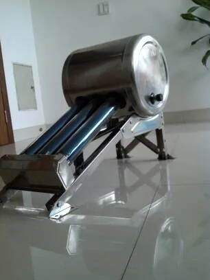 Sistema di riscaldamento dell'acqua solare domestico Prototipo di tubo sottovuoto senza pressione con connessione a spina diretta - immagine 4